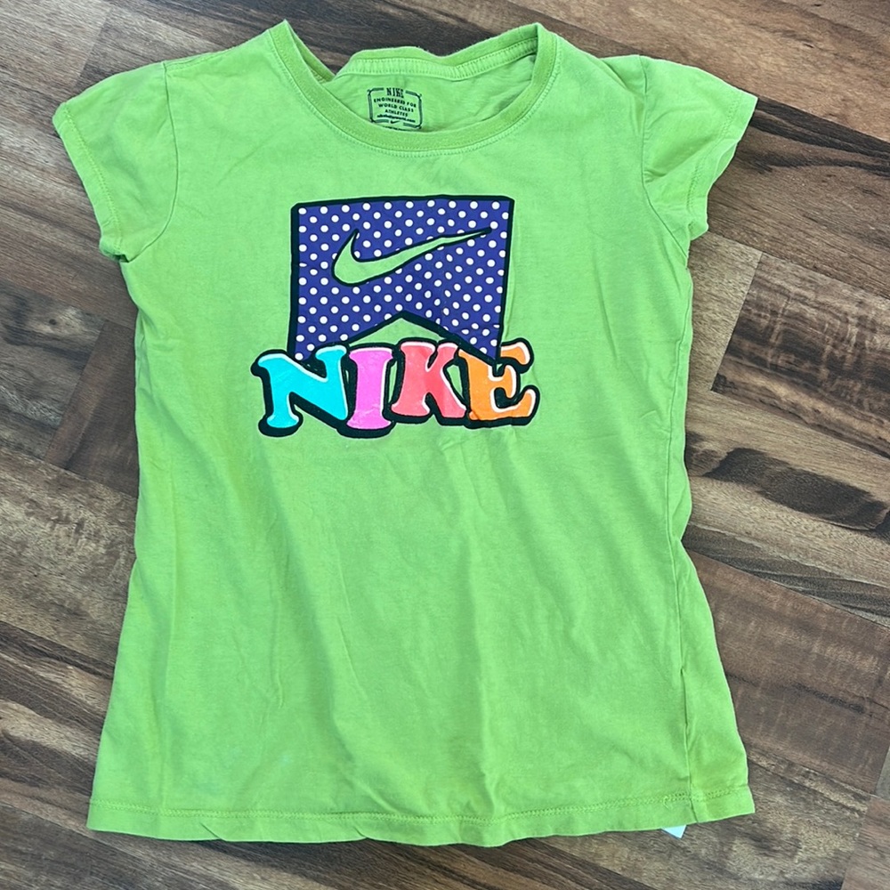 Nike shirt size 12/13 yr. Used